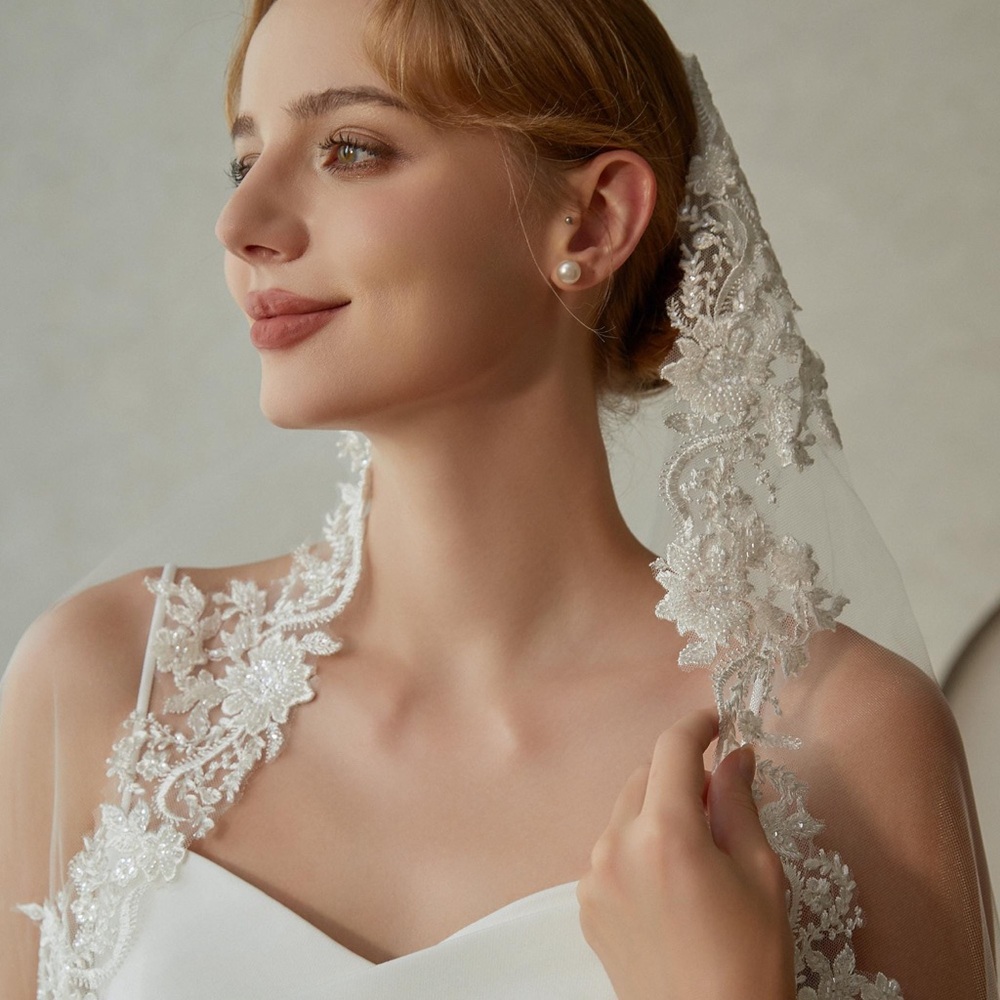 Elegant White Lace Bridal Veil